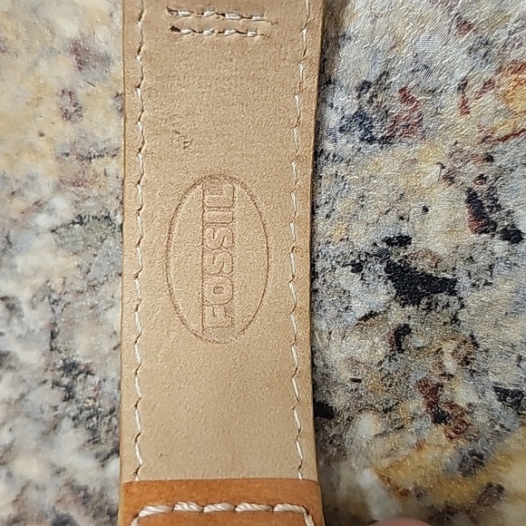 Fossil leather "E" initial bracelet Unisex - Picture 4 of 6